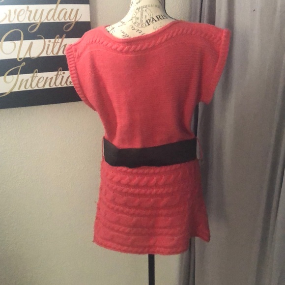 Red short sleeve sweater tunic with belt - Picture 5 of 6
